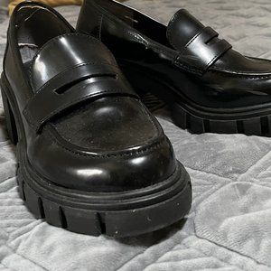 Crown Vintage Black Loafers - image 1